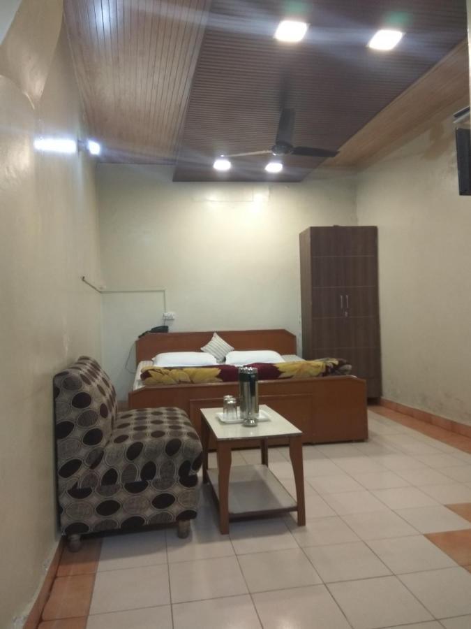 Hotel Palace Amritsar Exterior photo