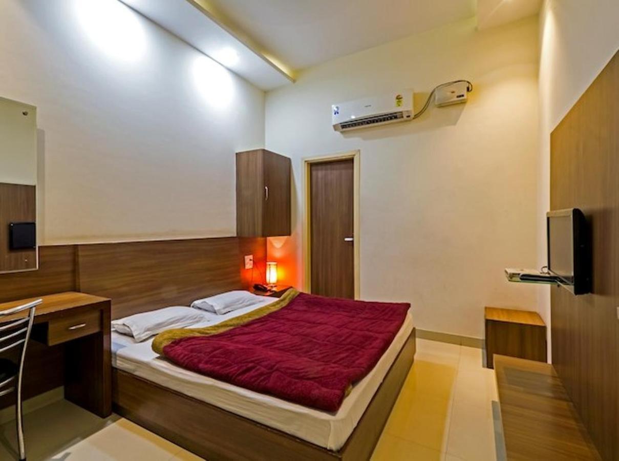 Hotel Palace Amritsar Exterior photo