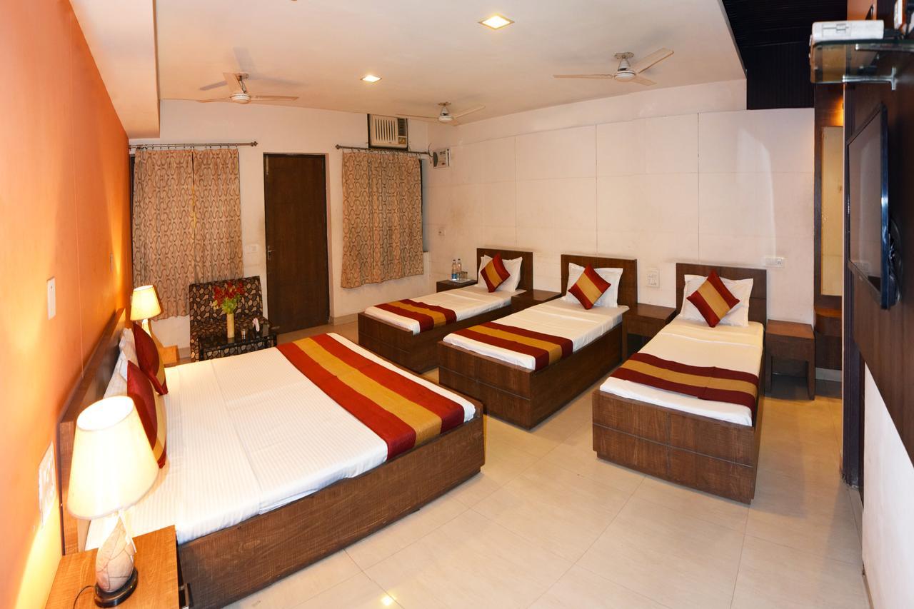 Hotel Palace Amritsar Exterior photo