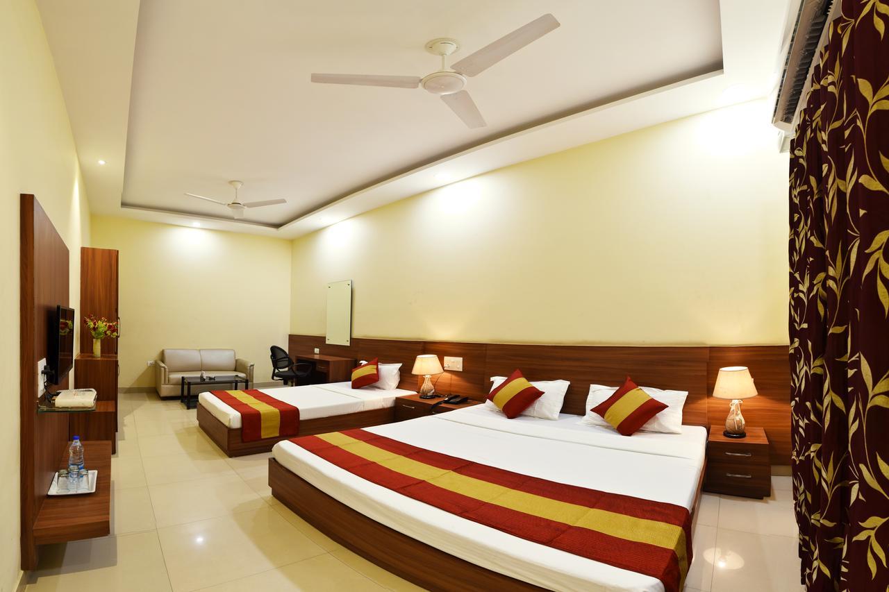 Hotel Palace Amritsar Exterior photo