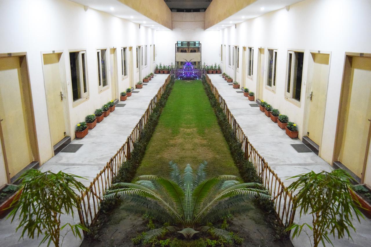 Hotel Palace Amritsar Exterior photo