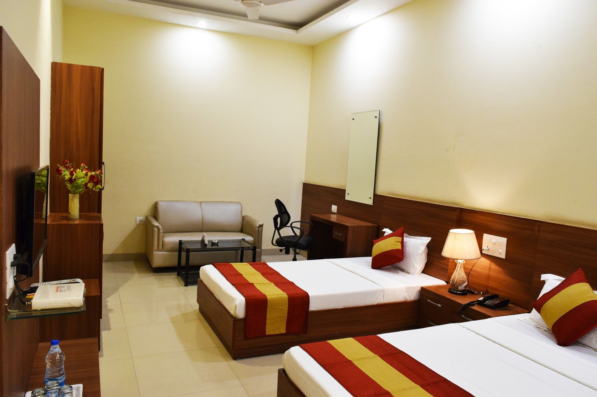Hotel Palace Amritsar Exterior photo