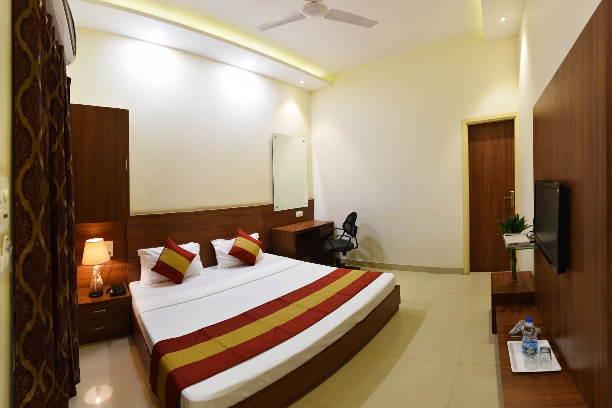 Hotel Palace Amritsar Exterior photo