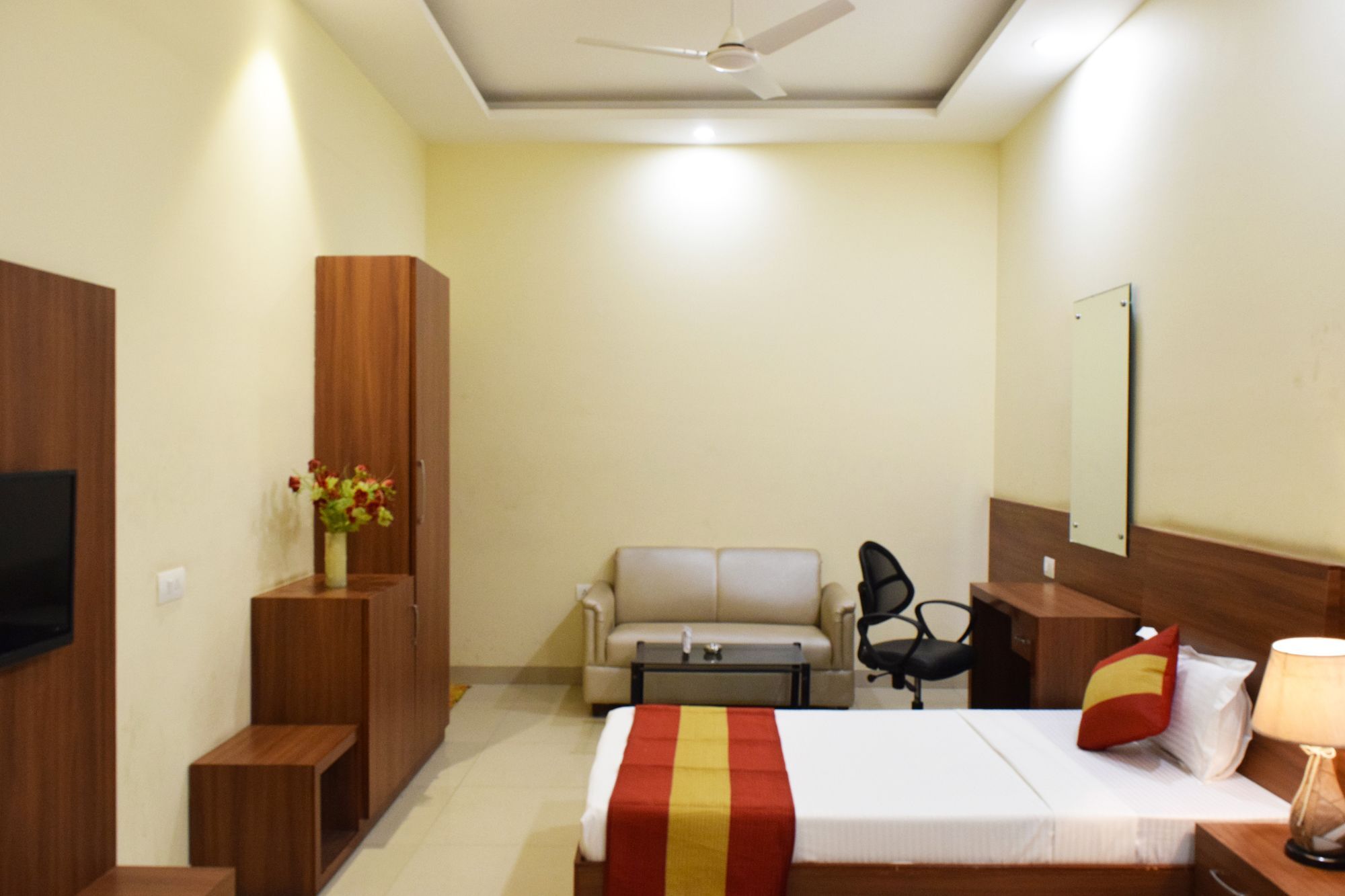 Hotel Palace Amritsar Exterior photo